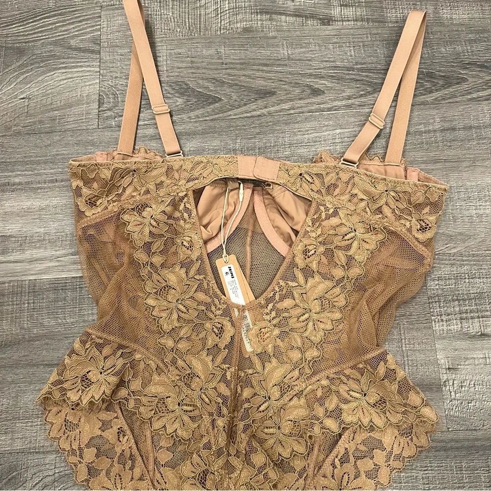 SKIMS lace balconette bodysuit - Picture 6 of 7